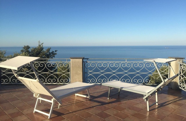 Hütte im privaten Garten das Meer und die Berge in der Nähe der Cinque Terre mit Blick auf