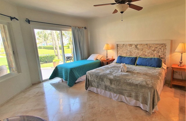 Confortable Condo with Beach Front