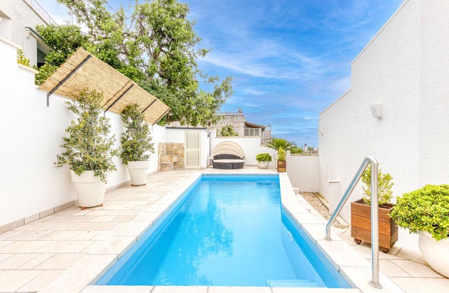 Hübsches Altstadthaus mit Pool, 200m vom Meer