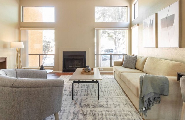 CONGRATS! You found a large 1BR apt prime location in unit Washer/Dryer, parking