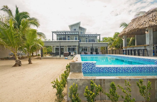 Conmigo Villas South - Oceanfront 3 Bedroom Condo w/ Pool