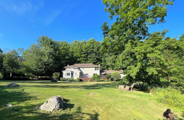 Connecticut country estate for nature lovers. Near beaches, hiking, golf & NYC.