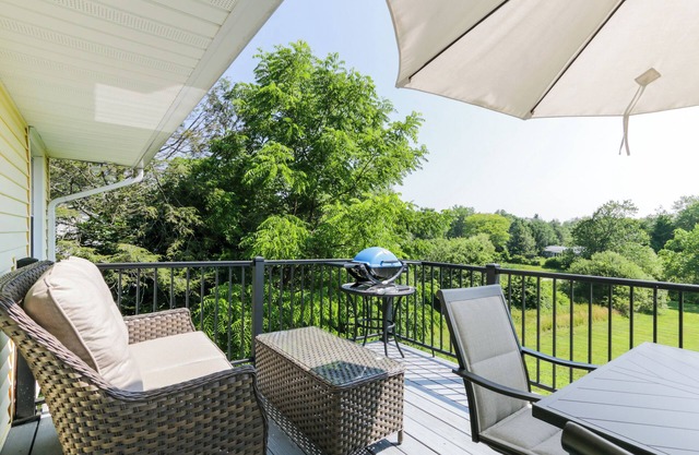 Connecticut Retreat: Steps to Historic Downtown!