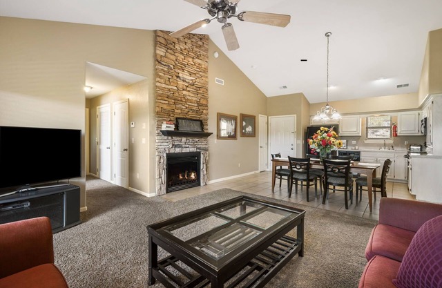 Connecting Fully-Equipped Condo & Suite with Kitchenette