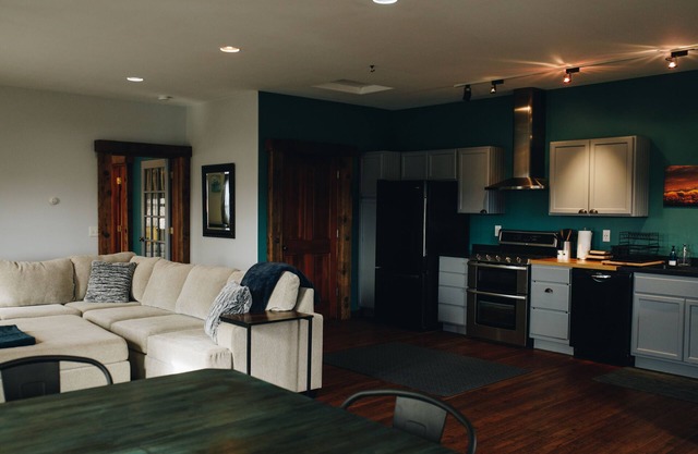 Connoisseur Hideaway