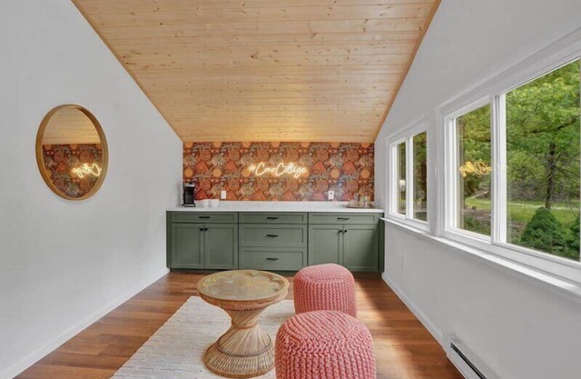 Cono-Cottage | HotTub | Firepit & Central Location