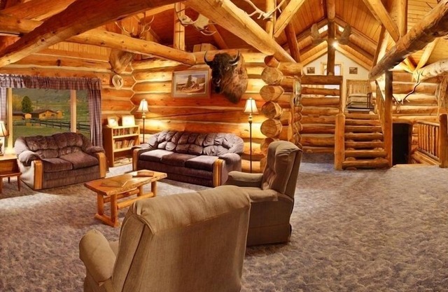Yellowstone River Lodge- Schlafmöglichkeiten für 18 bis 10 Meilen vom Eingang zum Yellowstone Park!