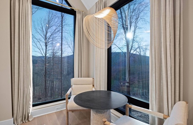 Constellation Lyra Suite