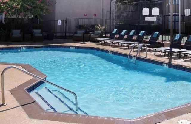 Construction Stays! Spacious, Comfortable & Convenient Location near Downtown!