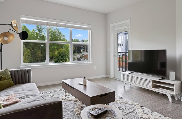 Contemporary 1BR in Bothell Near Restaurants + Gym