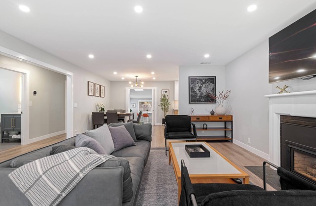 Contemporary 2-bedroom house with large backyard in tranquil Redwood City