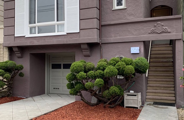 Contemporary 3bedrooms 2bathrooms in private top floor locates@safe neighborhood