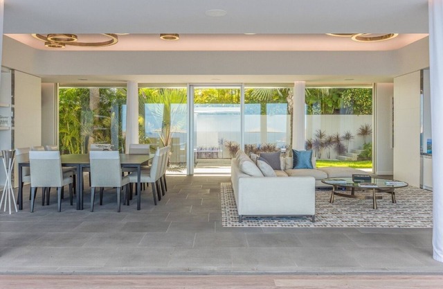 Contemporary 6 BDRM Villa w Massage Room