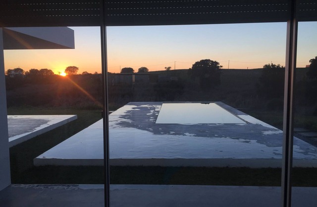 Zeitgenössische Architekturvilla mit Pool