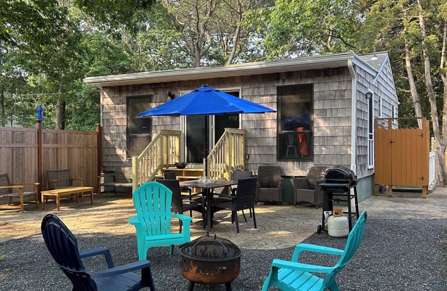 Contemporary Beach Cottage - Walk to Bay, Minutes from Ocean