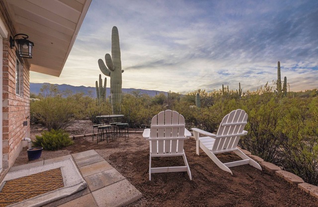 Contemporary Casita in Northeast Tucson next to Saguaro National Park East.