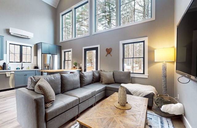 Contemporary Condo with Skiing Nearby and a Washer/Dryer