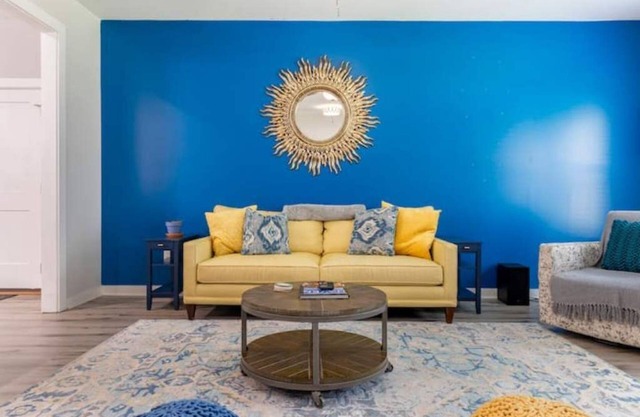 Contemporary Decatur Oasis - 3 BDS / 2 BA