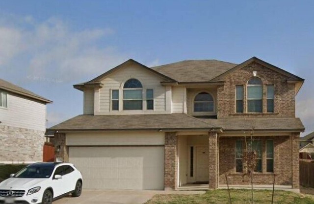 Contemporary family-friendly 4-bedroom home in Killeen, located near Fort Hood!