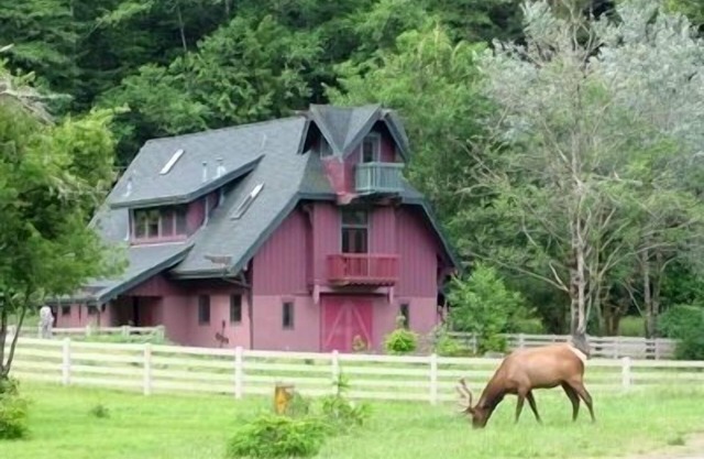Zeitgenössische Farmhouse at Redwood National Park