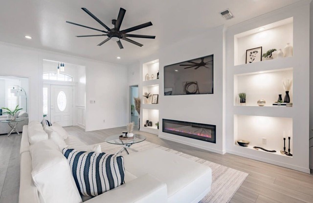 Contemporary Haven Retreat w/ KING BED Suite