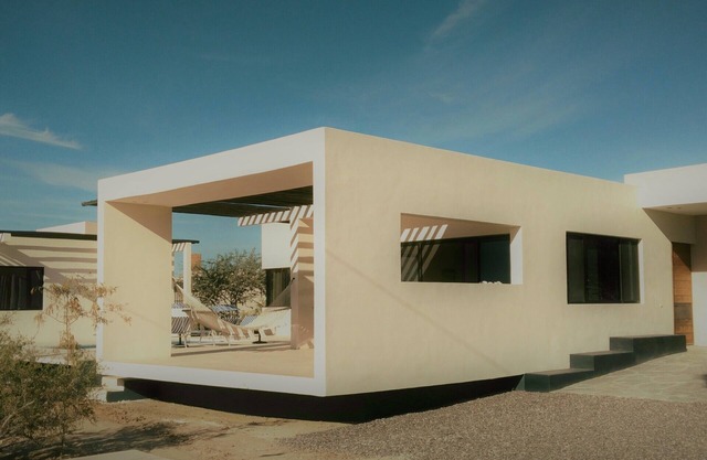 Don Cardon ist ein atemberaubendes, brandneues Haus im zeitgenössischen Stil