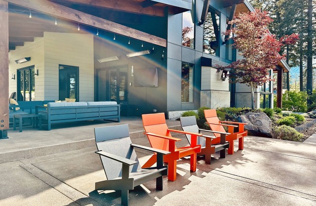 Contemporary Mountain Digest with views, privacy, and fun for the whole family