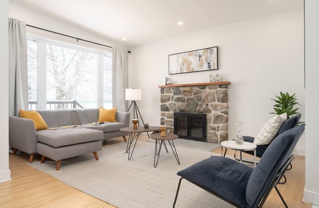 Contemporary renovated house in southshore MTL