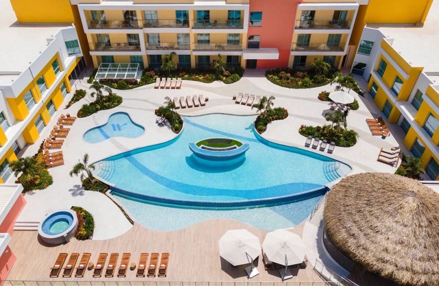Contemporary Room w/ Relaxing Island View | Outdoor Pool & Free Parking
