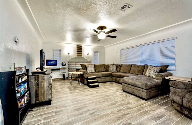 Contemporary Rustic Home in the Heart of Las Cruces