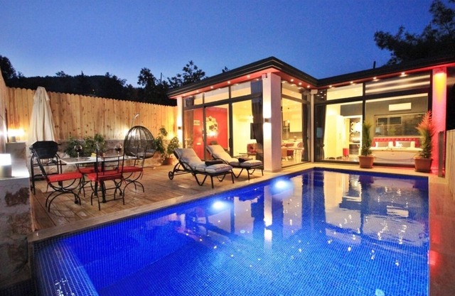Flitterwochenvilla im modernen Stil mit komplett privatem Pool