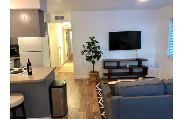 Contemporary Suite in the Heart of Downtown Chico