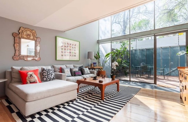 Contemporary townhouse with plenty of light