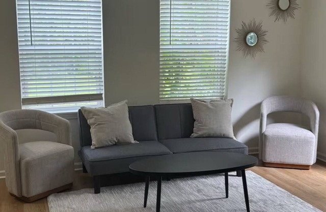 Cozy Townhome by Rez, Sleeps 6, Centrally Located, Pet Friendly, Community Pool