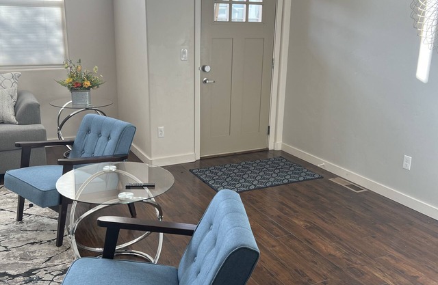 Contemporary Townhome close to shopping and dining.