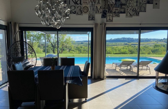 Moderne Luxusvilla mit beheiztem Pool, Whirlpool und atemberaubender Aussicht