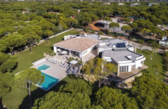 Contemporary Vilamoura Villa | Stunning Open Plan Design | Villa Azure Elegance | Large Private Pool