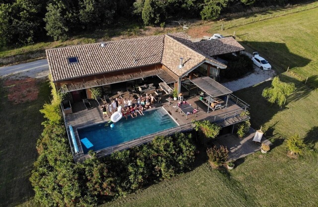 Angenehmes modernes Haus im Herzen der Landschaft