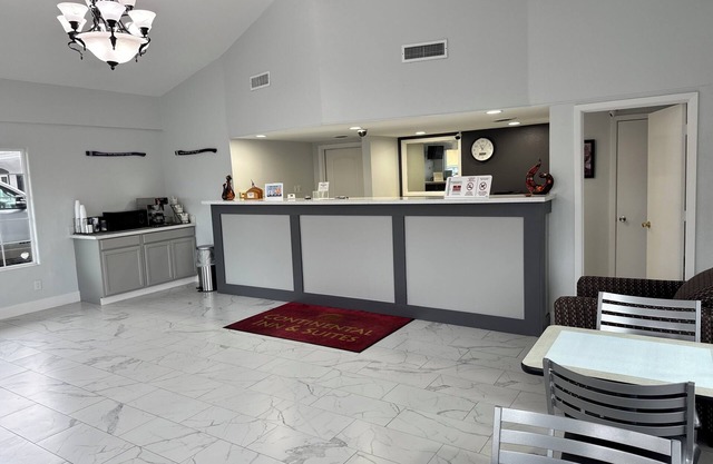 Continental Inn & Suites Nacogdoches TX / SFA University/Downtown