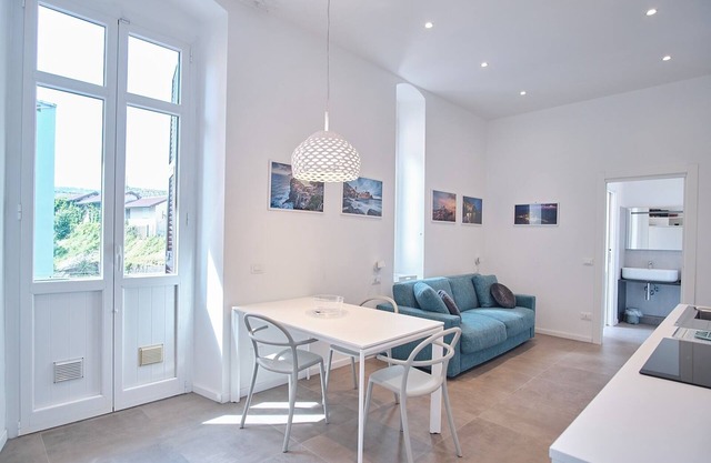 Contra house, 2 minutes from the station and city center.