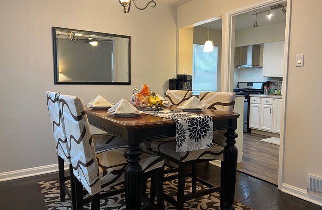 Convenience 2 Bedroom House to Explore All of St Louis