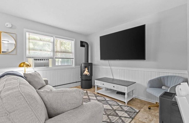 Convenient 1BR Close to Downtown