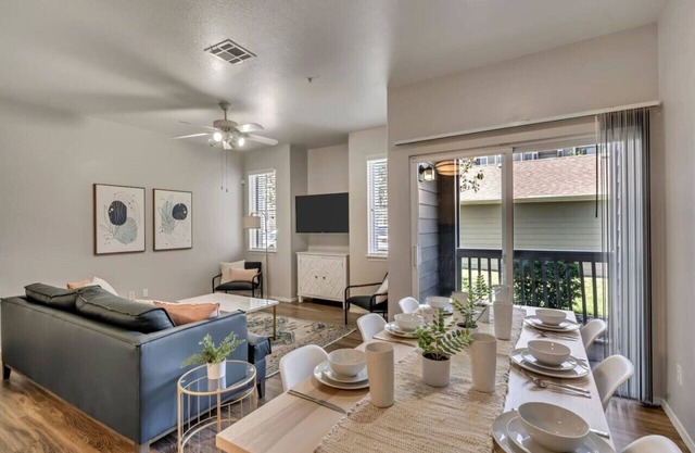 Convenient 1st Floor 2BR with Pool, Hot Tub, and Extra Bed, Near Hill AFB