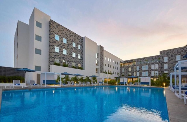 Convenient 4-Room Modern Stay Near Airport | Ideal for Early Flights + Breakfast