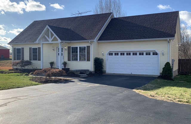 Convenient and Local VRBO Escape with 4 bedrooms - 2 baths Awaits Your Getaway