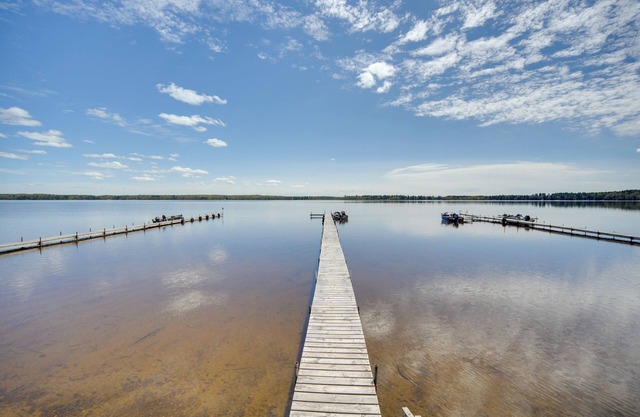 Convenient Cabin w/ Access to 3 Boat Docks!
