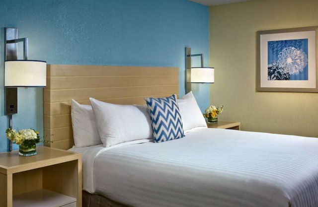 Convenient Countryside Stay! Onsite Pool, Free Parking, Pets are Welcome!