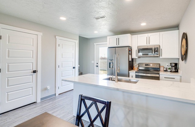 Convenient Great Falls Condo < 1 Mi to Shops!