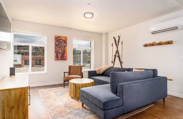 Convenient and Stylish Condo Living - Close to the Hospitals