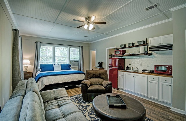 Convenient/Safe Location: Studio APT near WholeFoods